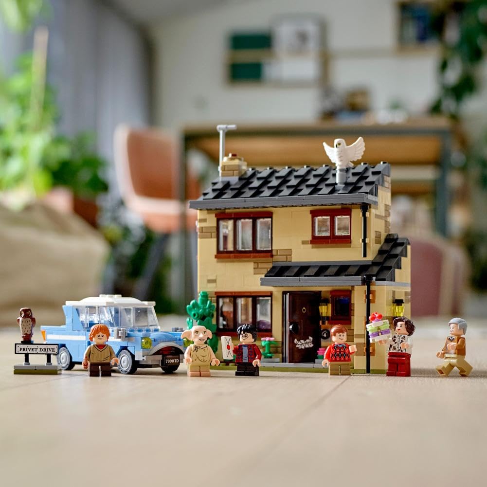 House and Flying Car Toy with Minifigures N7790