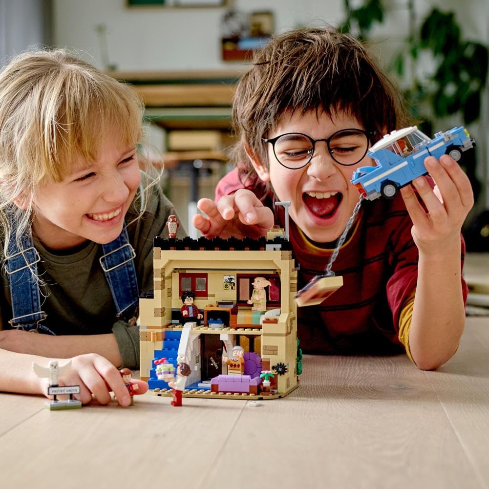 House and Flying Car Toy with Minifigures N7790
