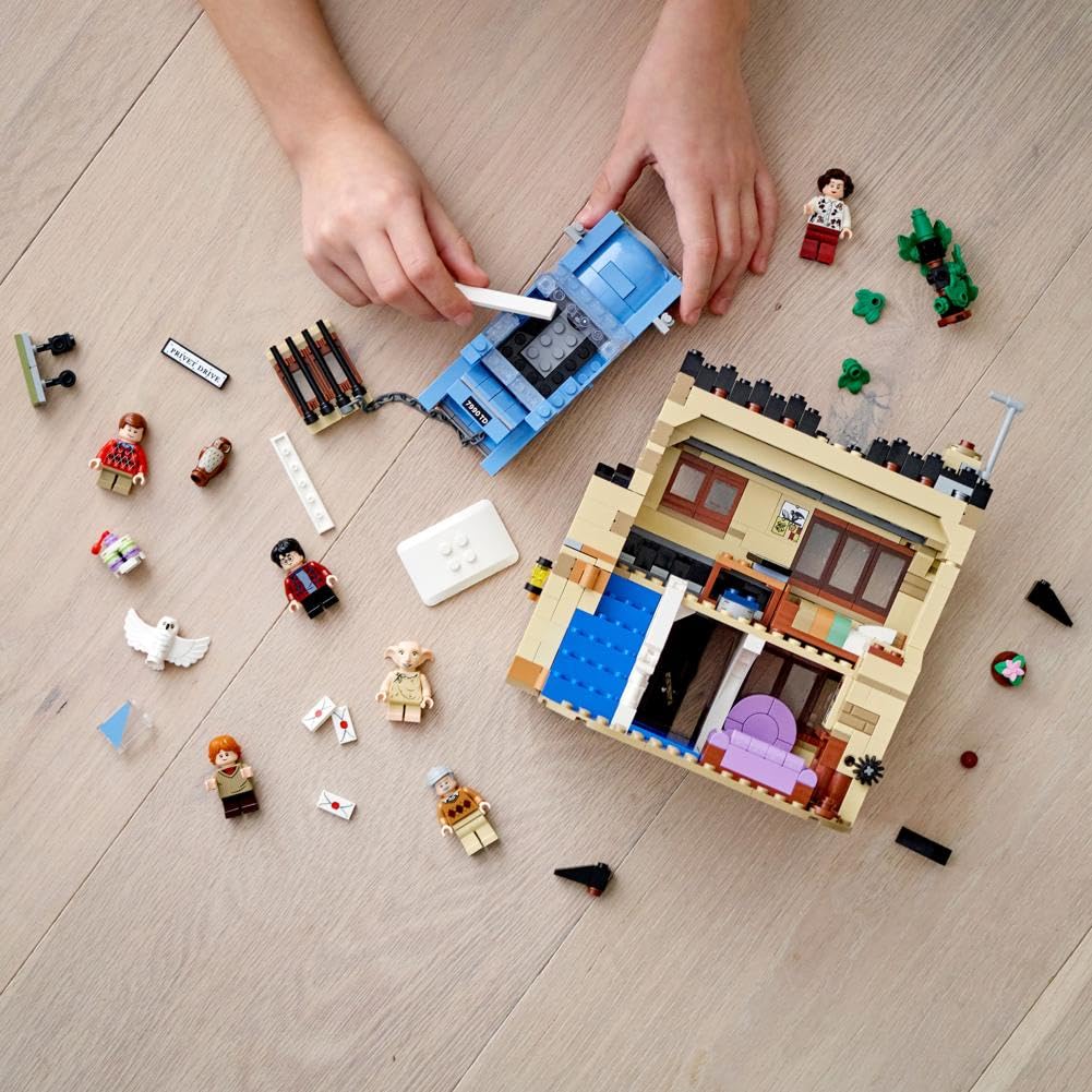 House and Flying Car Toy with Minifigures N7790